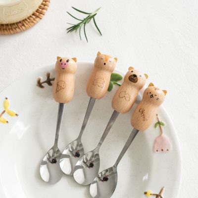 Thìa bằng thép không gỉ , đầu thìa làm bằng gỗ hình thù các con vật.