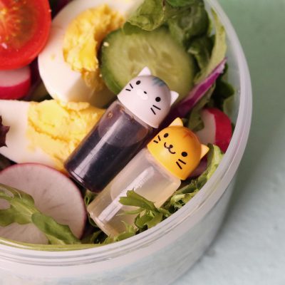 Lọ đựng nước sốt gia vị mini dễ thương, tiện dụng.