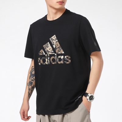 Adidas Adidas nam ngắn tay 2022 mùa hè mới thoáng khí nửa tay áo màu đen in thông thường GP1850