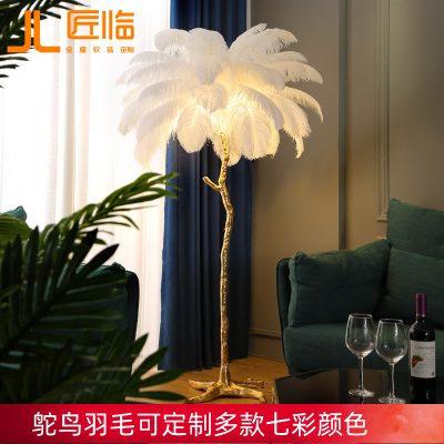 Đèn sàn phòng khách kiểu Mỹ màu đỏ ròng Đèn phòng ngủ hiện đại Bắc Âu đèn lông đà điểu ánh sáng thiết kế sang trọng cảm giác đèn sàn thẳng đứng đồng