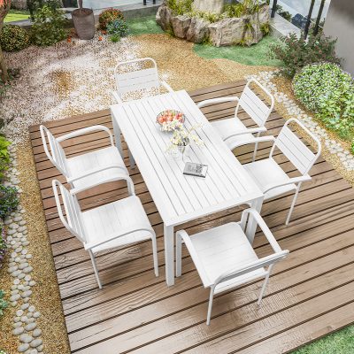 Bàn ghế sân vườn, chất liệu nhôm đúc bền đẹp.