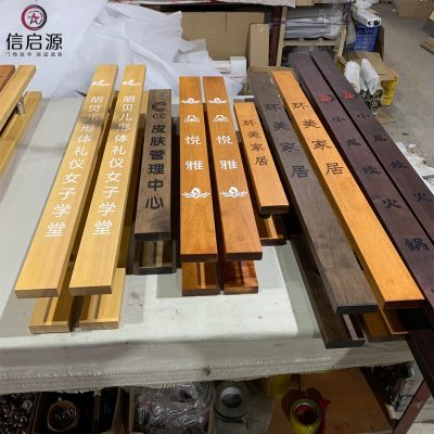 Tay nắm cửa kính cửa gỗ chắc chắn nhập khẩu màu đen log chữ cái tay nắm cửa gỗ LOGO tùy chỉnh tại chỗ