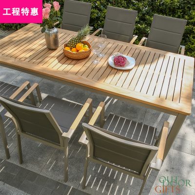 Bàn ghế ngoài trời cao cấp, được làm từ hợp kim nhôm kết hợp với gỗ tếch Taslin. Bộ 1 bàn 6 ghế.