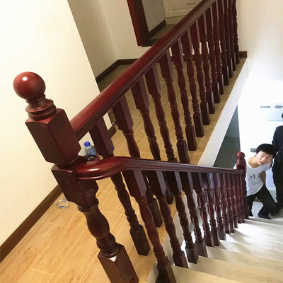 Cầu thang gỗ chắc chắn lan can tùy chỉnh ánh sáng sang trọng lan can bằng gỗ sang trọng biệt thự song lập Phong cách châu Âu đơn giản hiện đại lan can ban công cửa sổ lồi