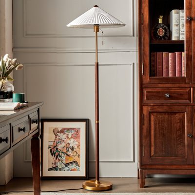 Đèn cổ điển thời trung cổ phòng ngủ trong gió ghế sofa phòng khách bên cạnh bầu không khí trang trí Đèn sàn kiểu cổ điển kiểu Mỹ