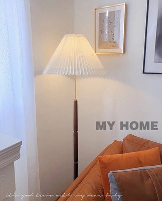 Liangshi Jiguang Đèn sàn xếp ly cổ điển Bắc Âu Nhật Bản đèn thời trung cổ trong gió ánh sáng gỗ rắn sang trọng đèn học phòng khách