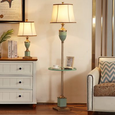 Đèn sàn phòng khách kiểu Mỹ bàn cà phê phòng ngủ đầu giường Thời trang Bắc Âu tối giản phòng ấm áp đèn điều khiển từ xa theo chiều dọc