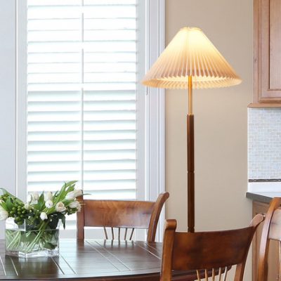 Đèn sàn retro trong gió lưới phòng ngủ màu đỏ phòng khách nghiên cứu đèn đầu giường kiểu Bắc Âu gỗ rắn xếp nếp Đèn sàn kiểu Mỹ