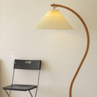 Đảo đèn gỗ rắn hình chữ S đèn sàn phòng khách cổ điển Bắc Âu cổ điển Pháp xếp ly phòng ngủ trong đèn đỏ ròng