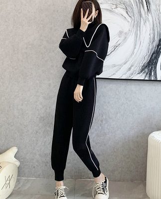 Bộ đồ thể thao đường phố chiên phù hợp với phụ nữ mùa xuân và mùa thu 2022 mới thời trang phong cách phương Tây giảm tuổi tác giản dị áo len cao cấp hai mảnh phù hợp