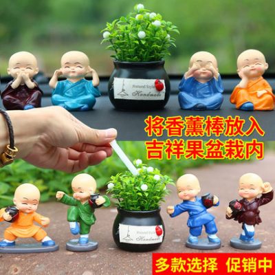Trang trí xe ô tô bảng điều khiển trung tâm sáng tạo lưới màu đỏ bốn không nhỏ nhà sư trang trí nội thất xe hơi trang trí nội thất nam Daquan