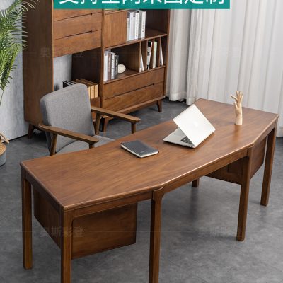 Bàn làm việc bằng gỗ nhập khẩu cao cấp.