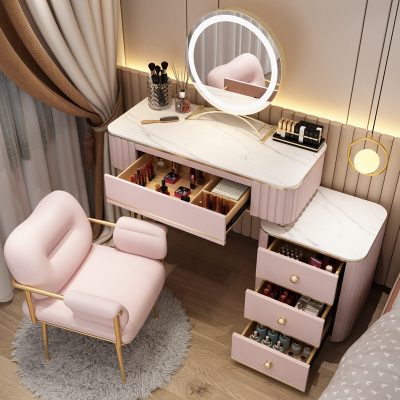Bàn trang điểm màu sắc tinh tế, để phòng ngủ nữ.