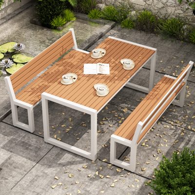 Bàn ghế sân vườn ngoài trời, nan gỗ kết hợp với chân nhôm đúc.