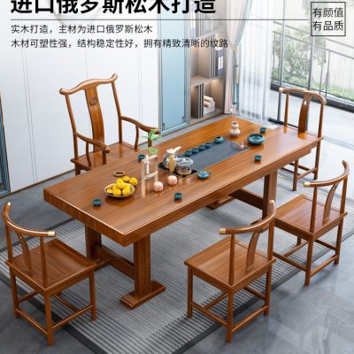 Bàn trà bằng gỗ nguyên khối, cổ điển, sang trọng.