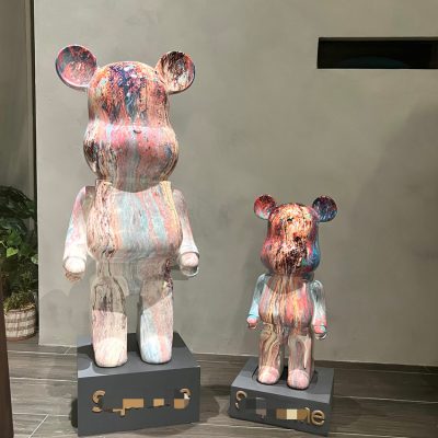 Gấu bearbrick decor trang trí căn nhà, cửa tiệm thêm bắt mắt, đẹp.