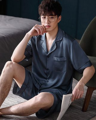 Đồ ngủ của nam giới mùa hè mùa hè băng lụa quần short ngắn tay lụa phục vụ tại nhà mùa hè nam giới mô phỏng lụa mỏng phù hợp