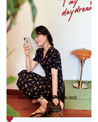 SRK Bellflower Pháp váy hoa của phụ nữ mùa hè 2022 mới cao cấp cao cấp giữa cổ chữ V bẻ váy