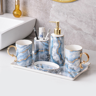 Phong cách châu Âu nhẹ phòng tắm gốm sứ sang trọng Phòng tắm năm mảnh cung cấp cho các cặp vợ chồng bàn chải đánh răng điện cốc nước súc miệng khay đơn giản