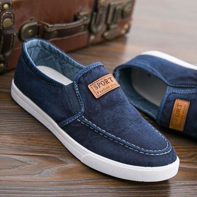 . Vào mùa hè, giày vải nam màu xanh dương là loại giày vải denim giá rẻ, chống mài mòn và chống bẩn để đi làm trên công trường
