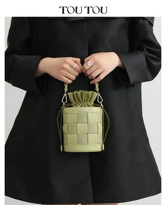 TOUTOU2022 mùa hè mới túi xô màu xanh lá cây nữ thiết kế thích hợp Túi dệt cầm tay túi đeo một vai