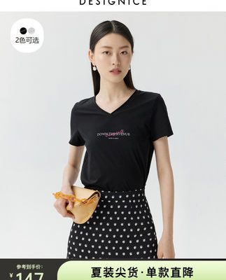 Trung tâm mua sắm cùng phong cách Disney hàng đầu của phụ nữ 2022 mùa xuân và mùa thu phong cách thiết kế ngắn mới cho phụ nữ áo thun ngắn tay