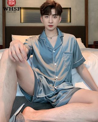 Bộ đồ ngủ dành cho nam giới mùa hè lụa mỏng băng giá đơn giản màu sắc đặc biệt dành cho nam tuổi teen phiên bản Hàn Quốc Bộ đồ mặc nhà cỡ lớn Lụa