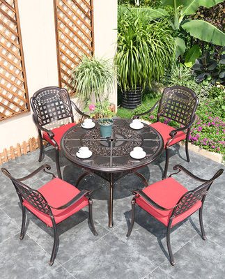 Bàn ghế ngoài trời sân vườn Bàn ghế nhôm đúc kết hợp ngoài trời sân thượng lộ thiên Bàn ghế sắt rèn thư giãn phong cách Châu Âu