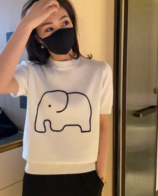 Áo thun trắng tay ngắn nữ 2022 mùa hè mới mỏng cổ tròn băng lụa áo thun dệt kim nửa tay áo