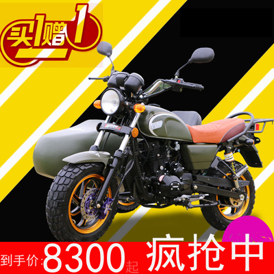 Người đi mô tô ba bánh bên cạnh lập quầy hàng câu cá mô tô cổ điển nước bốn số lùi EFI 200 có thể được cấp phép nóng