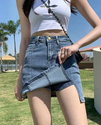 Váy ngắn denim xẻ tà của phụ nữ 2022 mùa hè mới cạp cao, mỏng và chống lóa váy hông váy chữ A