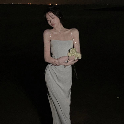 Từ một chiếc váy xếp ly satin xếp ly nữ mùa hè 2022 thiết kế thích hợp Váy dài màu đen eo thon kiểu Pháp