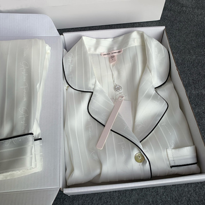 Vải tùy chỉnh! Xiaohongshu đề xuất vài bộ đồ ngủ của phụ nữ băng lụa sa tanh dài tay quần dài nam sọc quần áo ở nhà