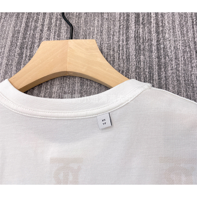 Áo thun nữ in offset ren ba chiều toàn thân bò