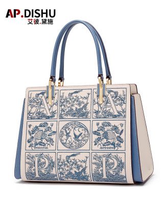 Túi hàng hiệu sang trọng nhẹ của phụ nữ 2022 thiết kế mới không khí thích hợp thêu không khí của mẹ trung niên túi xách của phụ nữ túi xách sứ giả