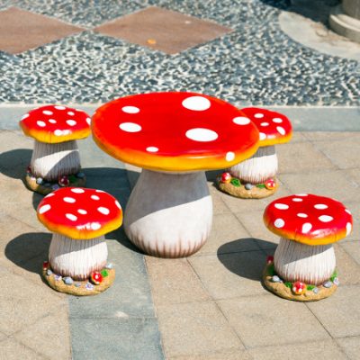 Vườn vườn nhà trẻ cảnh quan rừng điêu khắc trang trí ngoài trời sợi thủy tinh gia cố nhựa nấm bàn ghế sân bàn ghế trang trí