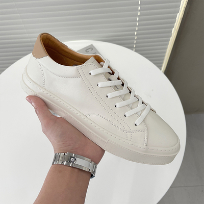 Giày trắng nam mới mùa xuân 2021 của Lina, giày bệt, giày trắng mũi tròn phối ren, thanh niên thành thị
