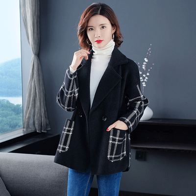 Phiên bản Hàn Quốc của áo khoác cardigan kẻ sọc đen và trắng ngắn của phụ nữ áo khoác len nữ hai mặt rộng rãi áo khoác len dày nước ngoài