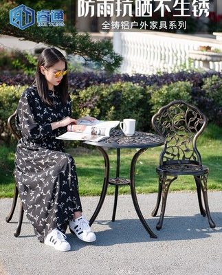 Bàn ghế nhôm đúc ngoài trời kết hợp sân vườn ngoài trời sắt rèn bàn ghế mây thư giãn ngoài trời ban công bàn cafe bộ ba mảnh