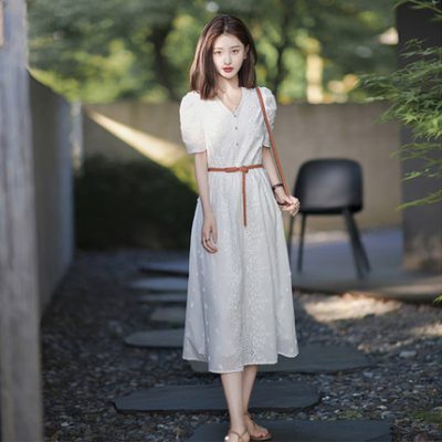 Váy mùa hè 2022 mới cao cấp thanh lịch siêu váy tiên phong cách thiết kế Hồng Kông khí chất váy ren trắng eo