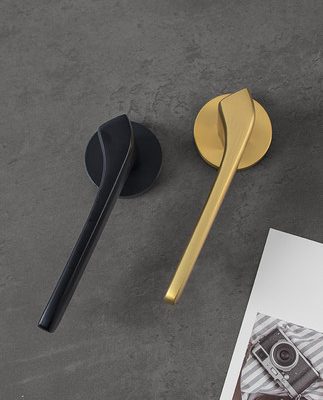 Khóa cửa trong nhà vàng đồng nguyên chất tay nắm cửa hộ gia đình từ im lặng tách màu đen ánh sáng trong nhà sang trọng đơn giản phổ quát