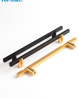 Tay nắm tủ quần áo hiện đại tối giản chống hàng đầu Tay nắm ngăn kéo tủ TV Phong cách Bắc Âu kết hợp hai màu vàng và đen