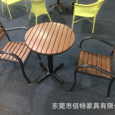 Bàn ghế ngoài trời bằng sắt rèn tối giản hiện đại ngoài trời sân vườn bàn ghế gỗ nhựa kết hợp quán trà sữa quán cà phê bàn ghế ngoài trời