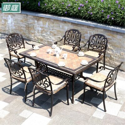 Bàn ghế ban công kết hợp phòng ba mảnh thư giãn ngoài trời sắt rèn phòng nhôm đúc sân vườn ngoài trời Bàn ghế Châu Âu