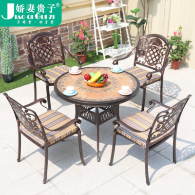 Bàn ghế giải trí ngoài trời kết hợp xích đu ngoài trời sân vườn sắt rèn đơn giản gạch nhôm bàn dài 6 chỗ ngồi