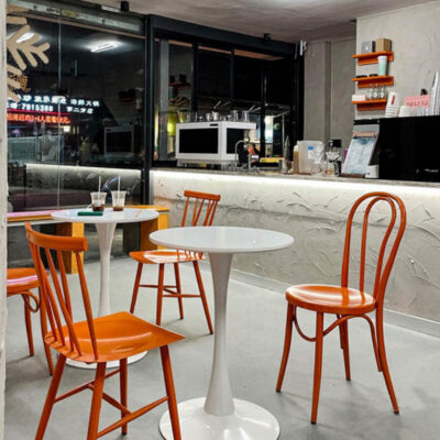 Internet nổi tiếng ins trà sữa cửa hàng tráng miệng ghế ăn màu cam cafe bàn ghế kết hợp ghế sắt rèn bàn tròn màu trắng ghế ăn