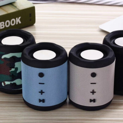 Các nhà sản xuất bán buôn điện thoại di động không dây ngoài trời radio di động thẻ plug-in thép nhỏ súng phong cách nổ vải mô hình tư nhân loa bluetooth