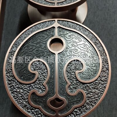 Tay nắm cửa hình bán nguyệt đầy đủ hình tròn chạm khắc tinh xảo tay cầm hiện đại tối giản biệt thự nhà gỗ cánh gỗ rắn tay cầm phòng