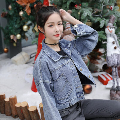 Mùa thu mới phong cách Hồng Kông hương vị lạ cô gái áo khoác denim ngắn phong cách Hàn Quốc dài tay dáng rộng áo khoác denim mỏng hợp thời trang