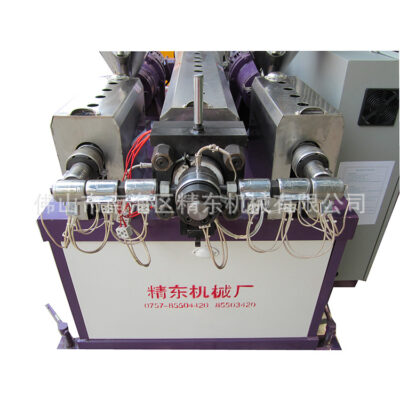 Nguyên liệu và máy móc làm mây Máy đùn mây nhựa Thiết bị sản xuất bàn ghế giả mây